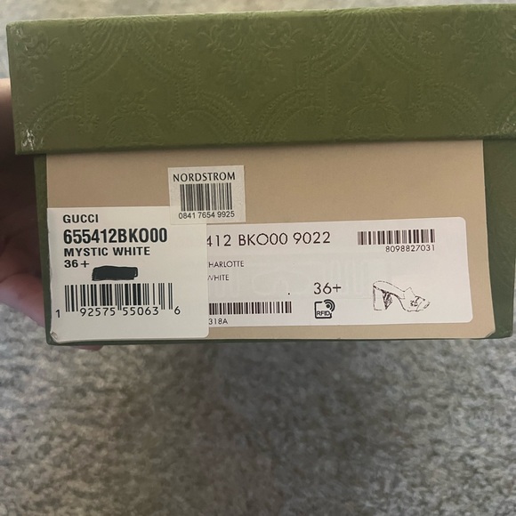 Classic buckle Gucci heels. - Picture 3 of 11